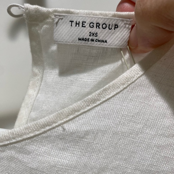 Chic White Linen Maxi Dress for Women - Picture 2 of 2